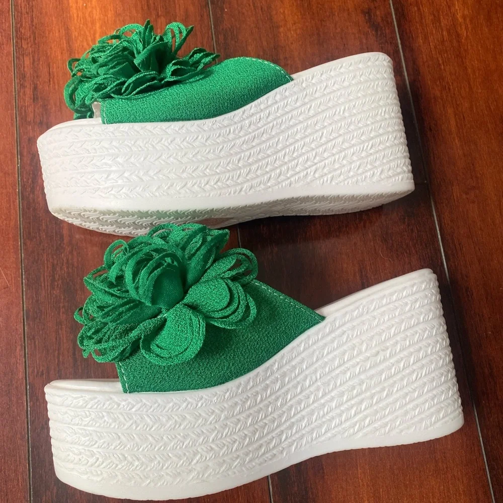 New Green Floral Wedge Slide Sandals - Women's Platform Mules size 35/5